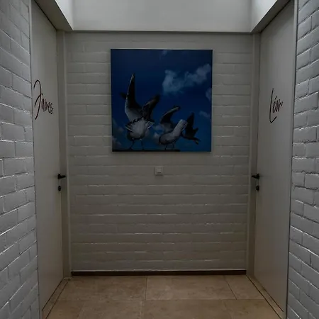 & Leon Готель типу 