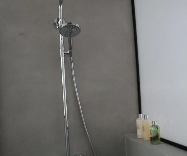 & Leon Bed & Breakfast